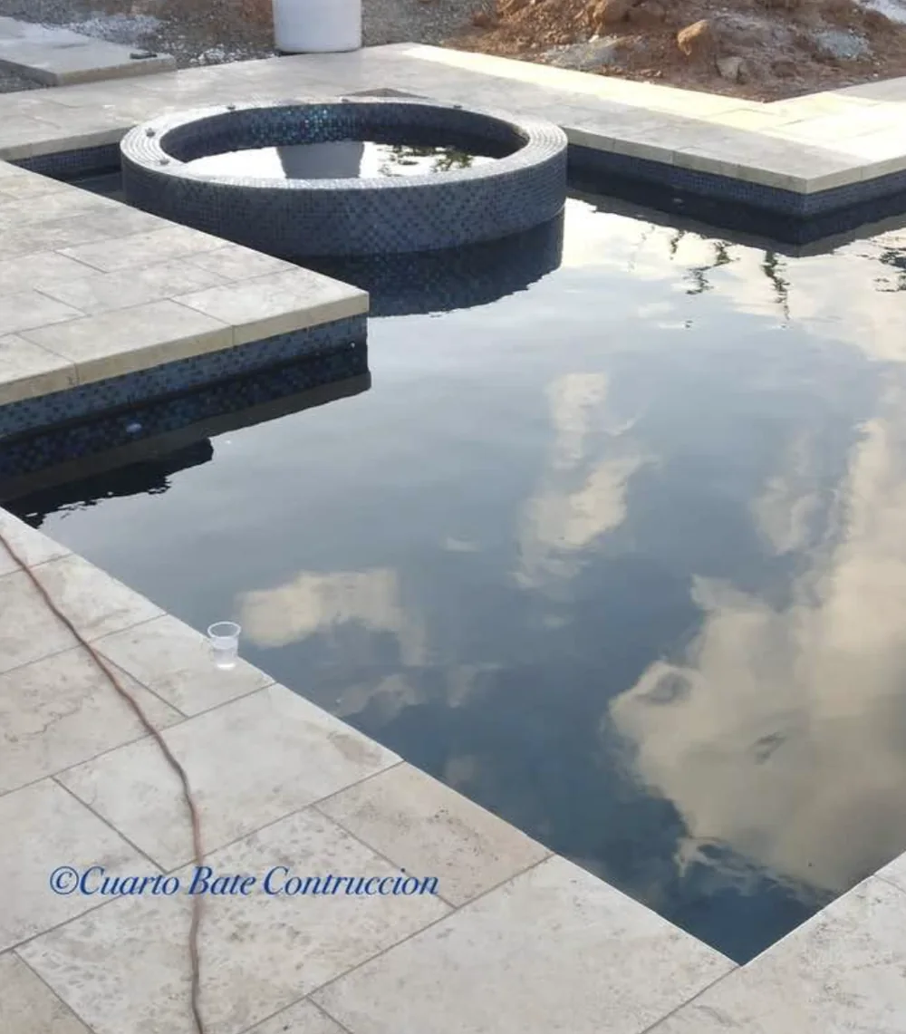 Piscina con jacuzzi terminada por Cuarto Bate 22 LLC